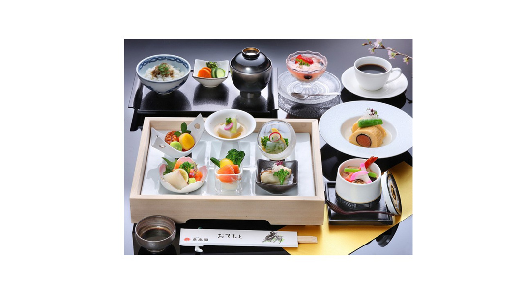 朝倉 泰泉閣 河里穂（かりほ） 温泉入浴＋ランチ【彩り膳＋天ぷら】の